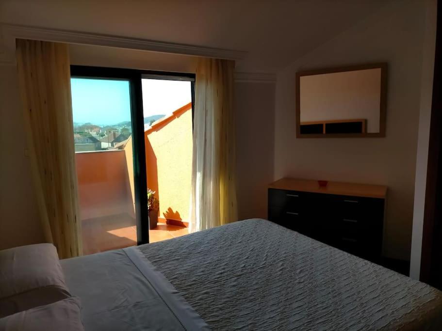 Atico Con 3 Habitaciones En 포이오 외부 사진
