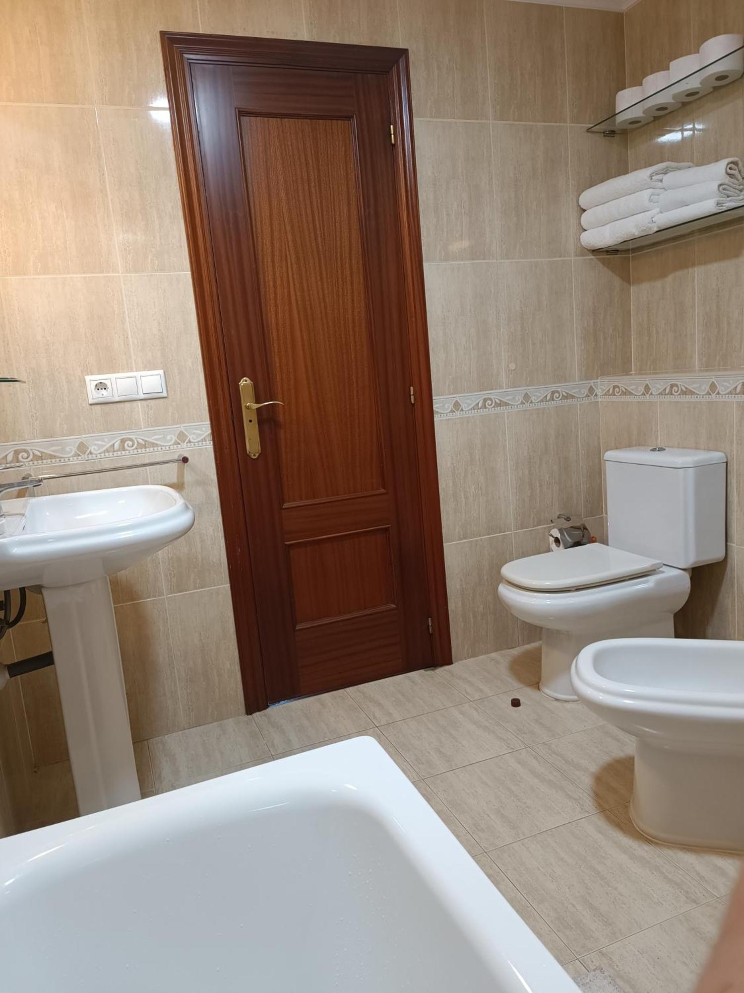 Atico Con 3 Habitaciones En 포이오 외부 사진